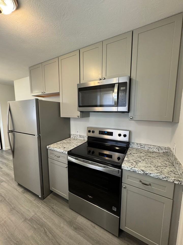 125 Stover St - Photo 5 of 15
