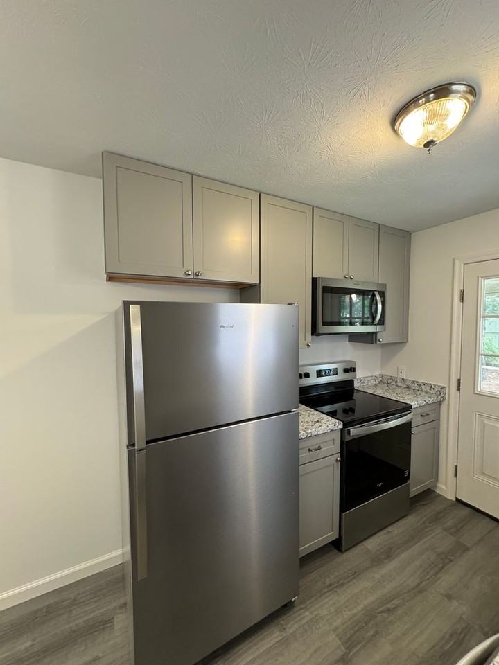 125 Stover St - Photo 6 of 15