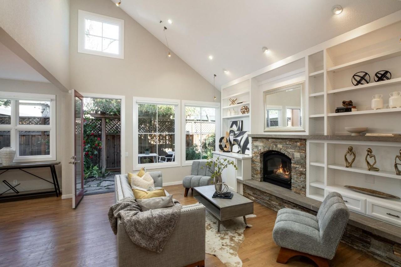 988 Menlo Ave - Photo 2 of 16