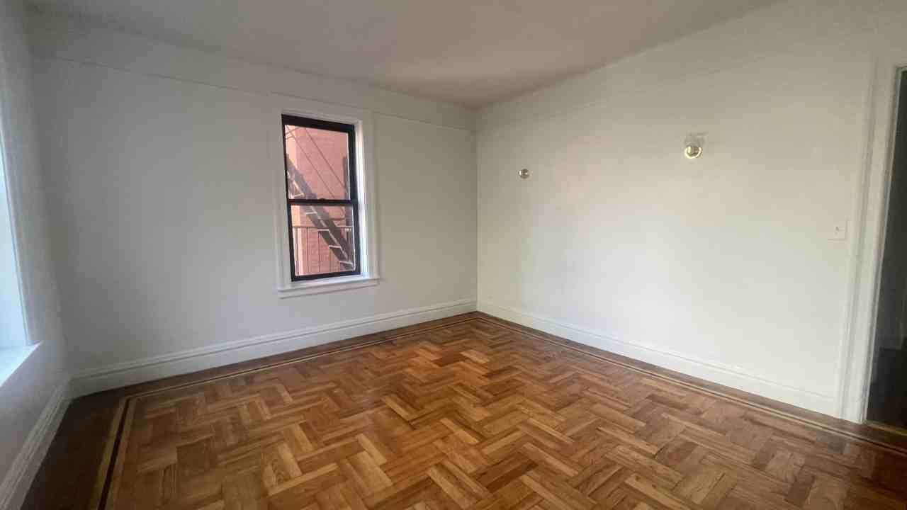 2848 Briggs Ave - Photo 2 of 8