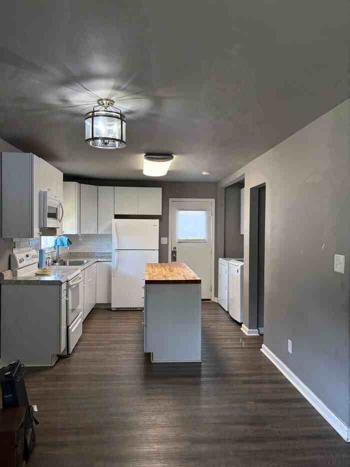 314 Kings Ave - Photo 2 of 11