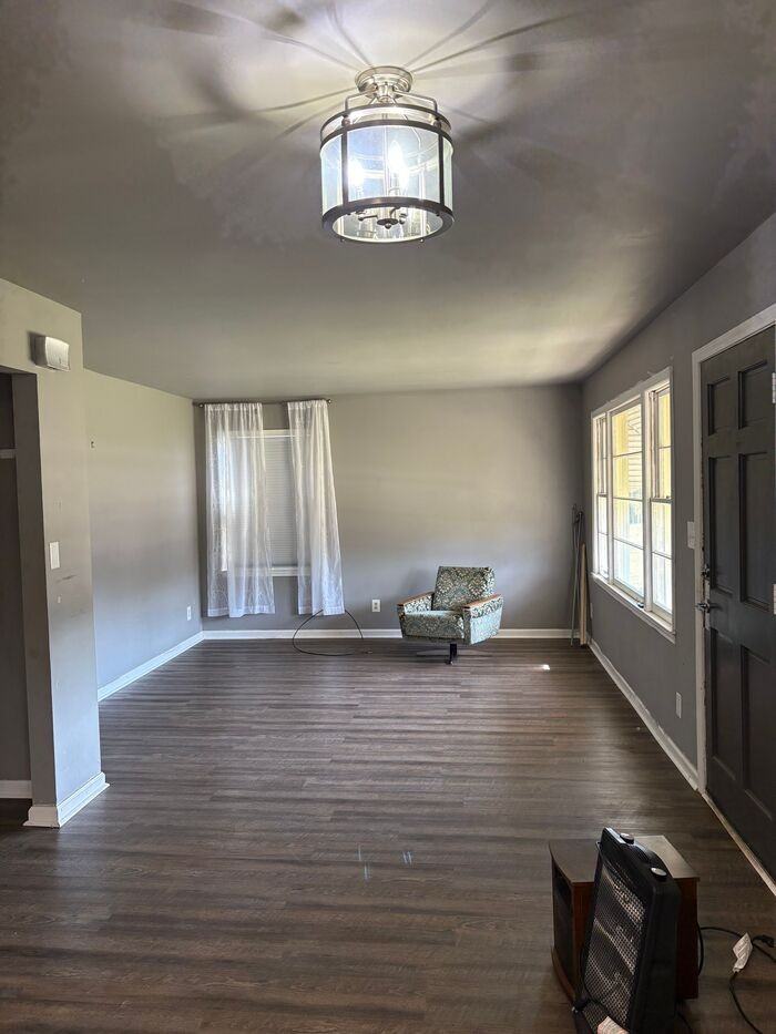 314 Kings Ave - Photo 3 of 11