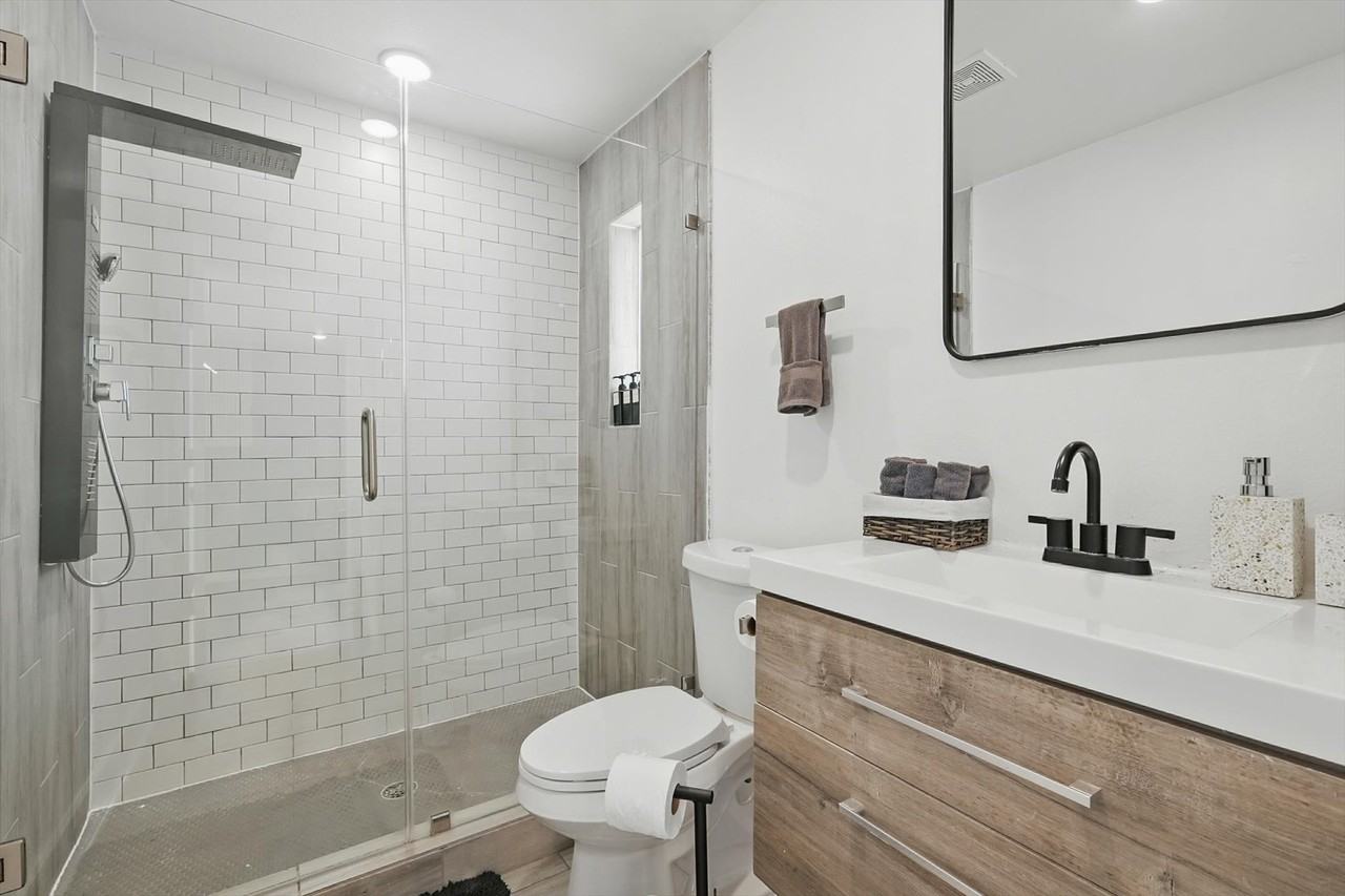 4416 San Jacinto St #102 - Photo 5 of 26