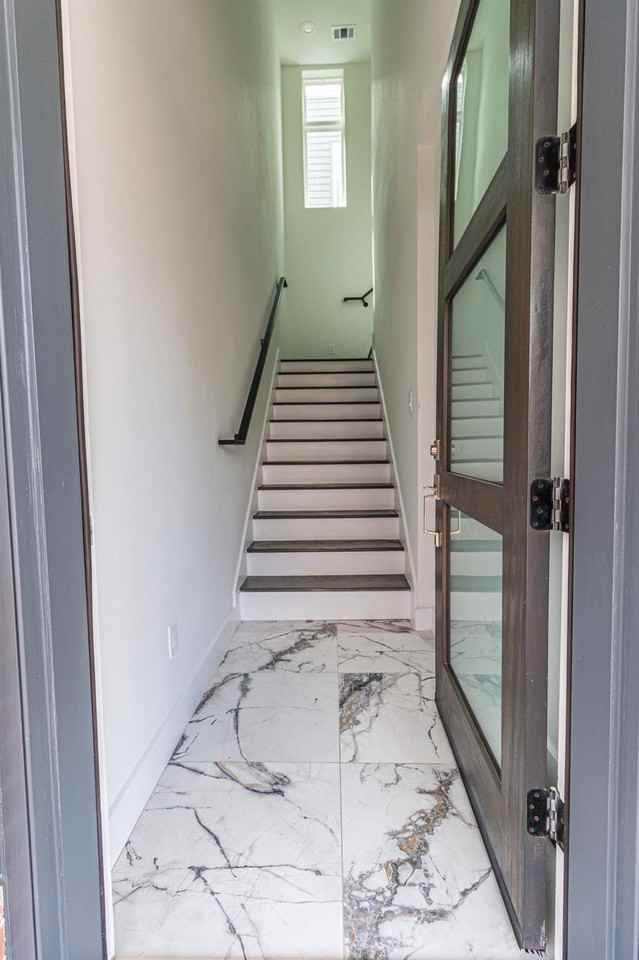 4210 Roseland Ave #104 - Photo 4 of 23