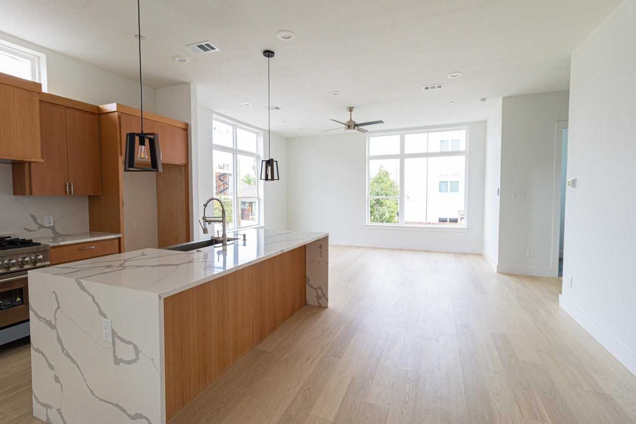 4210 Roseland Ave #104 - Photo 5 of 23