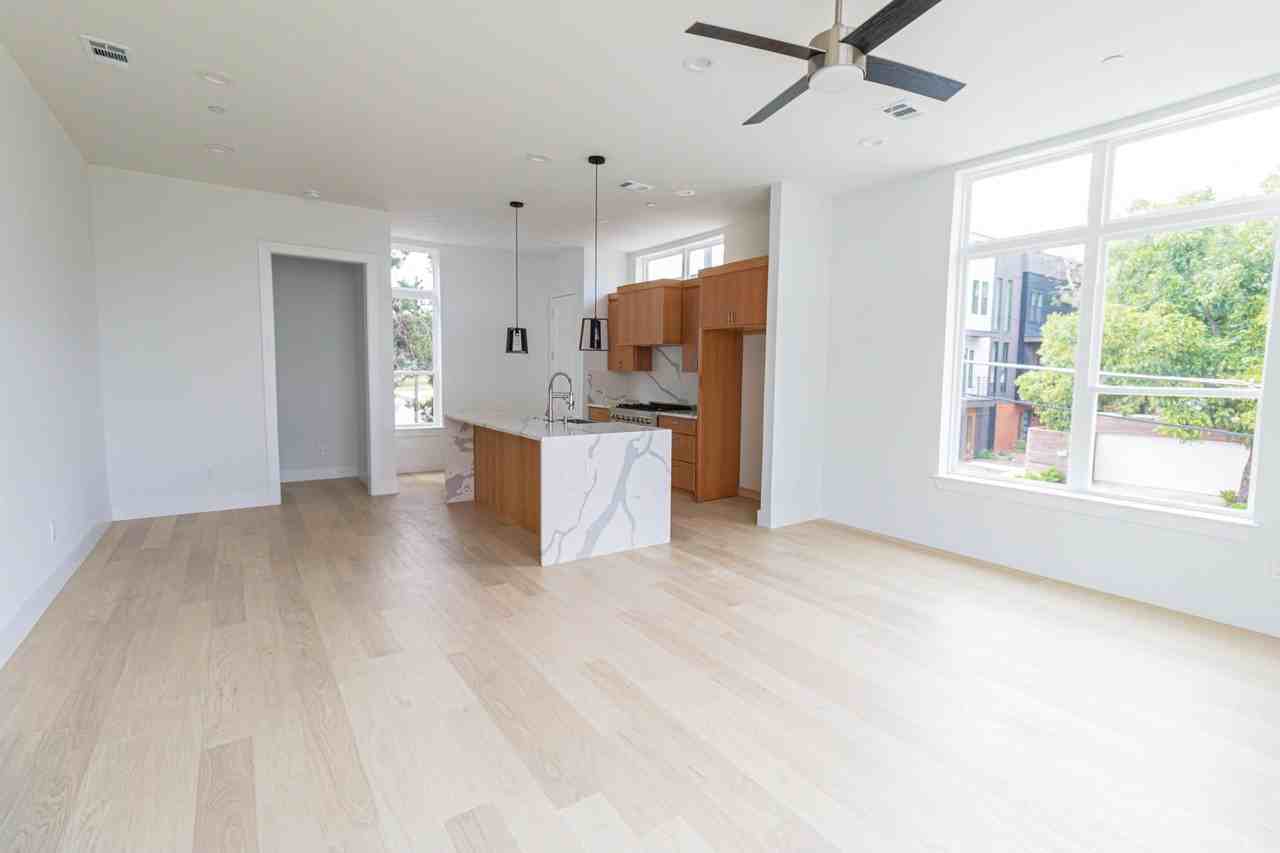 4210 Roseland Ave #104 - Photo 6 of 23