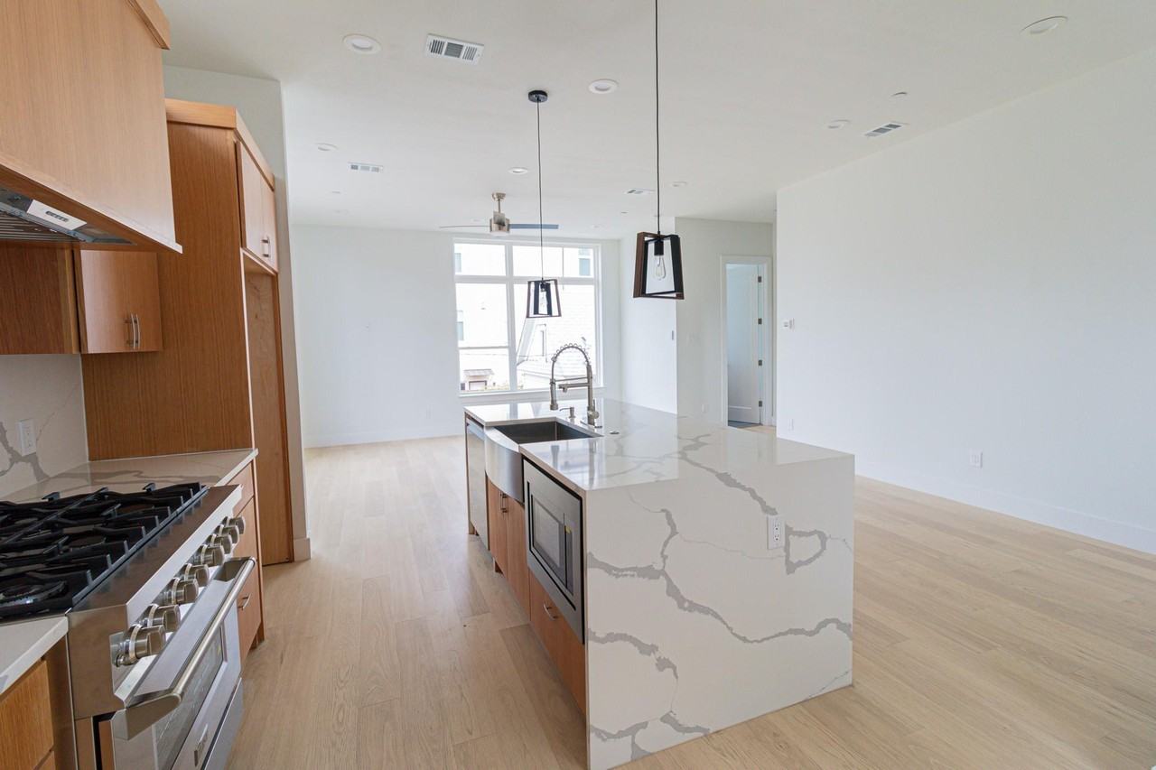 4210 Roseland Ave #104 - Photo 7 of 23