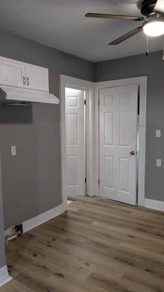 1916 E 55th St #NA - Photo 7 of 13