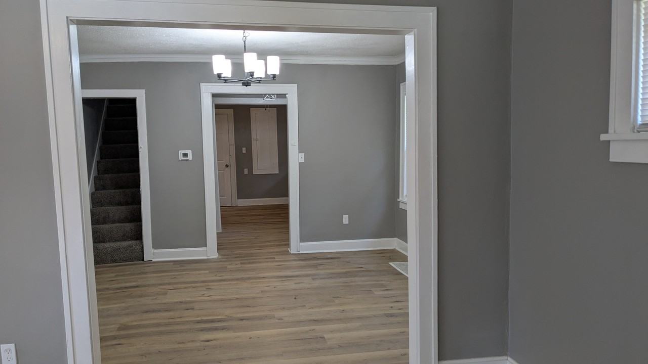 1916 E 55th St #NA - Photo 4 of 13