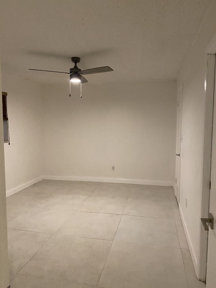 20600 Nw 7th Ave - Photo 4 of 8