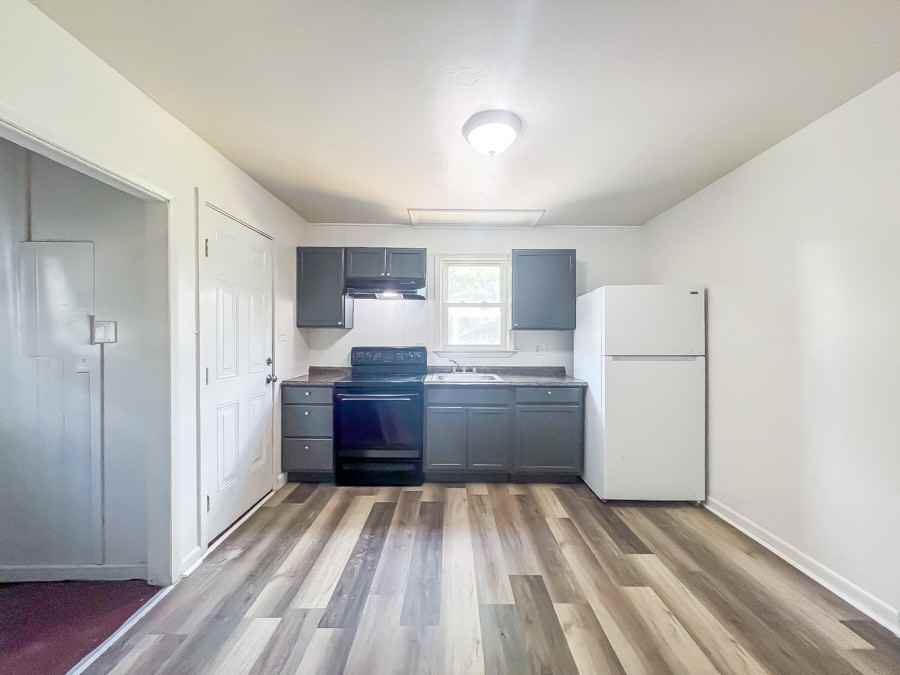 1107 W Augusta Ave #NA - Photo 3 of 11