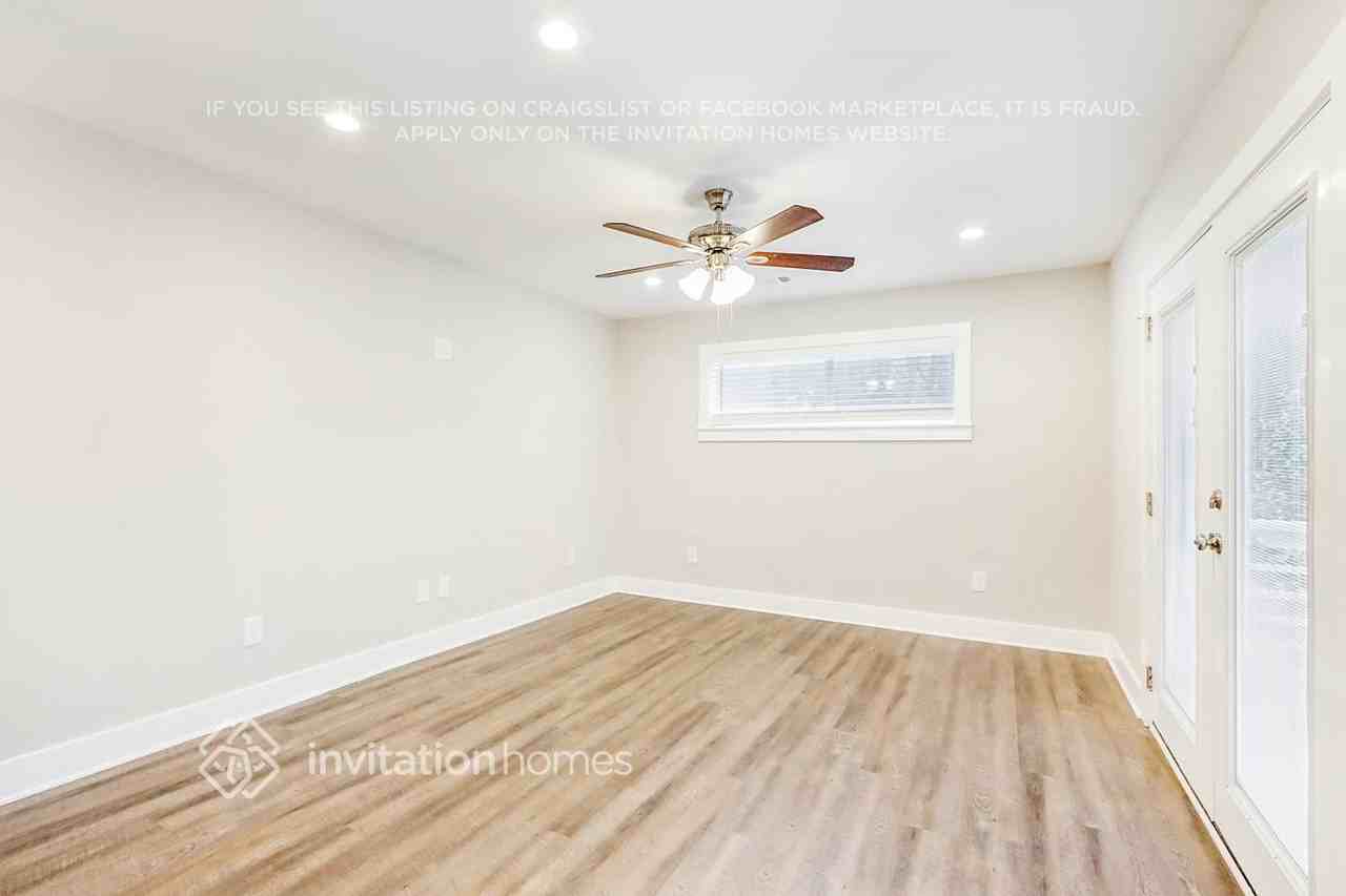 2121 Nichols Ln - Photo 3 of 21