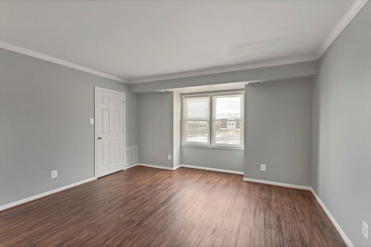 301 Dorchester Ave - Photo 3 of 14