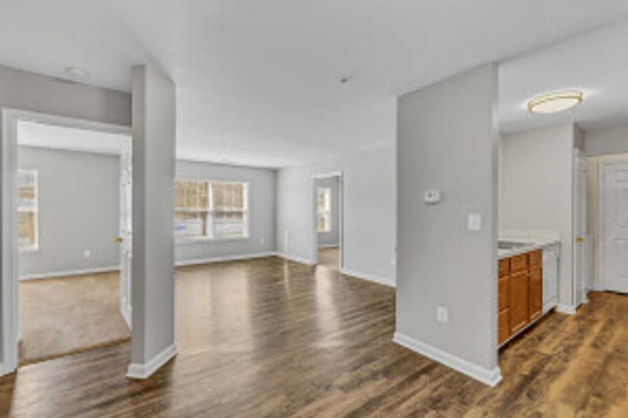 301 Dorchester Ave - Photo 4 of 14