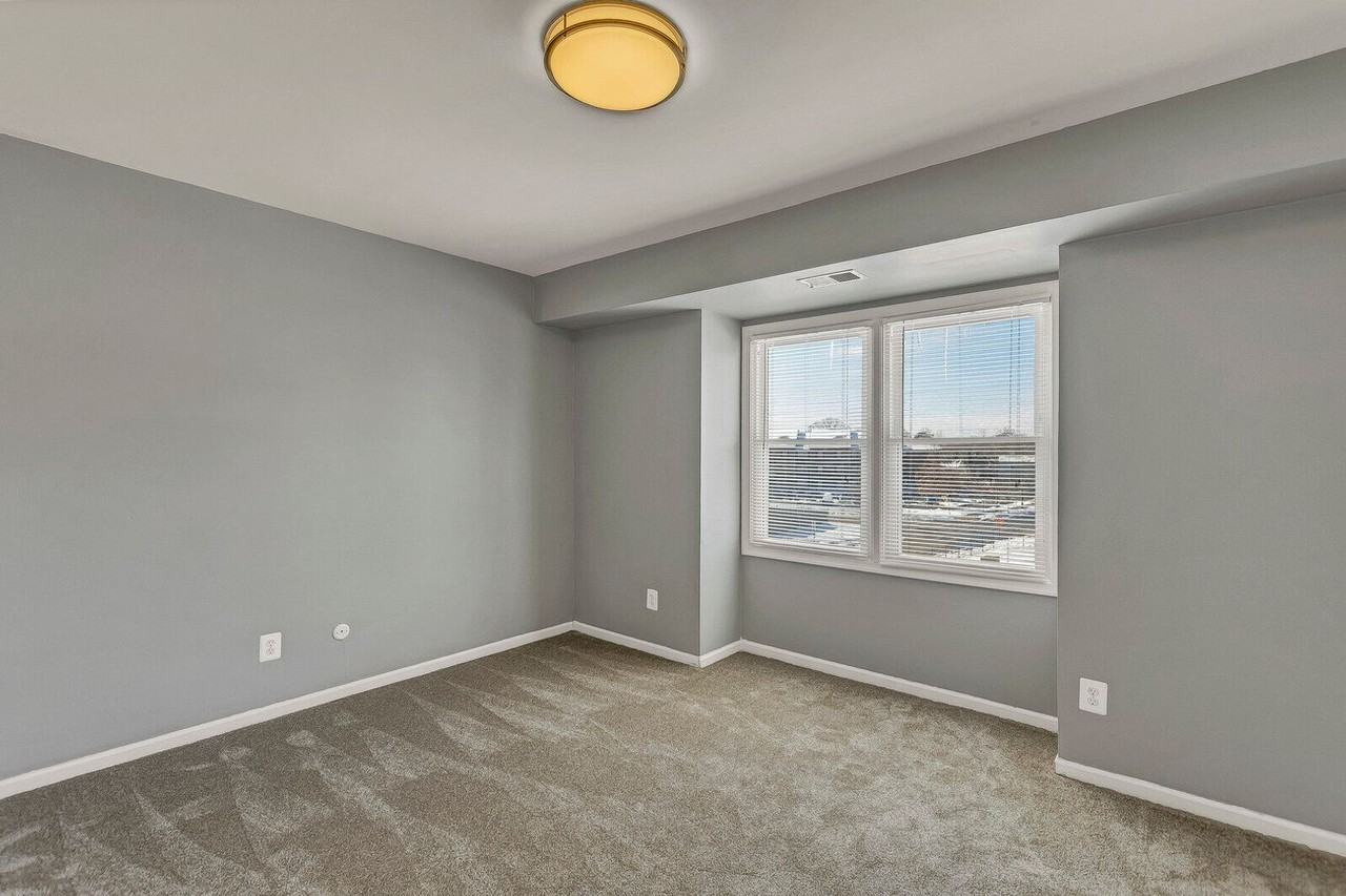 301 Dorchester Ave - Photo 5 of 14