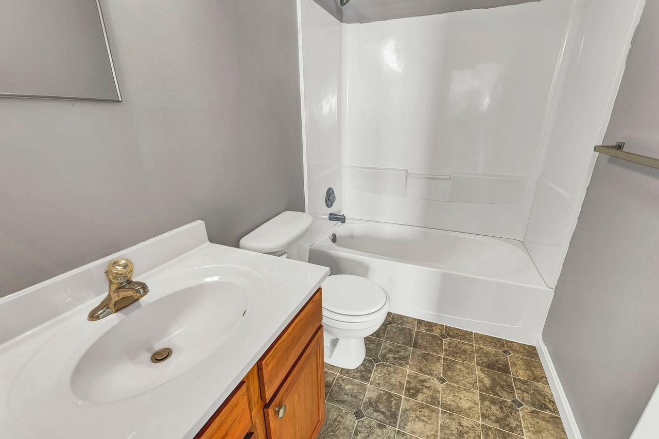 301 Dorchester Ave - Photo 7 of 14