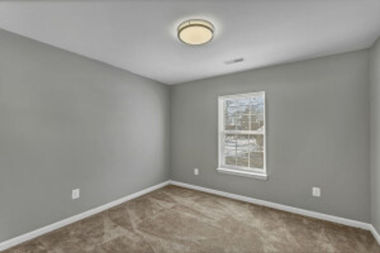 301 Dorchester Ave - Photo 4 of 7