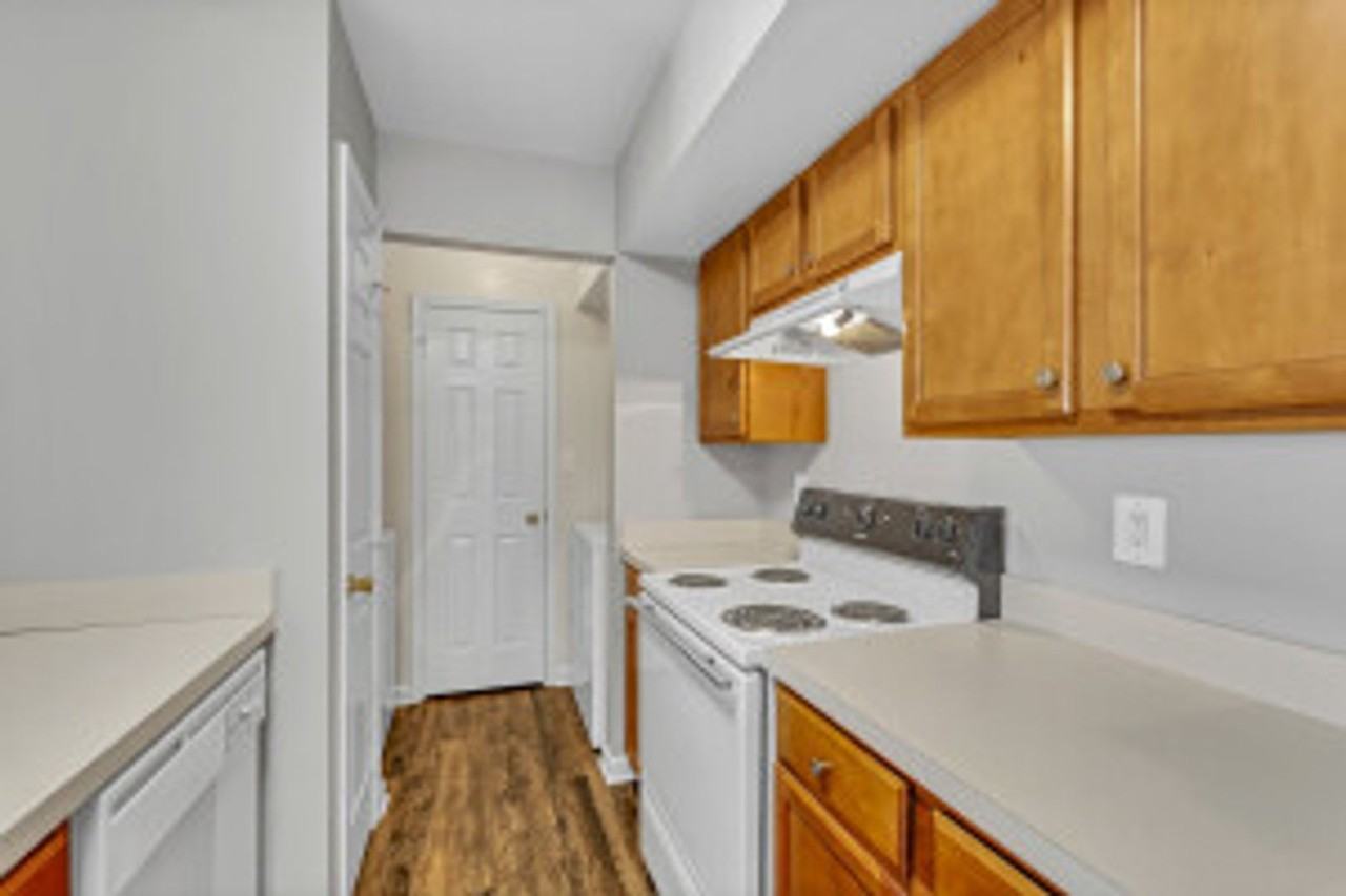 301 Dorchester Ave - Photo 5 of 7