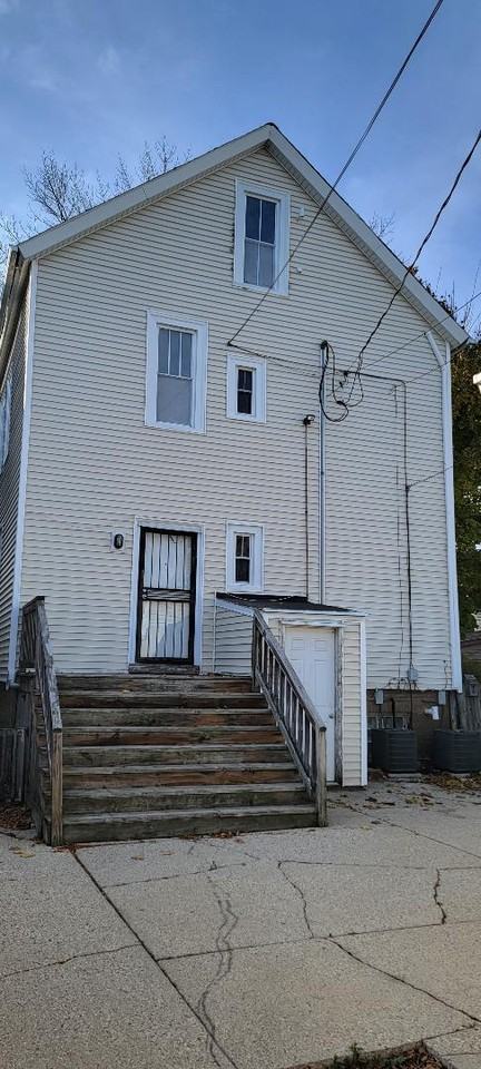 2562 North Bremen Street - Photo 2 of 3