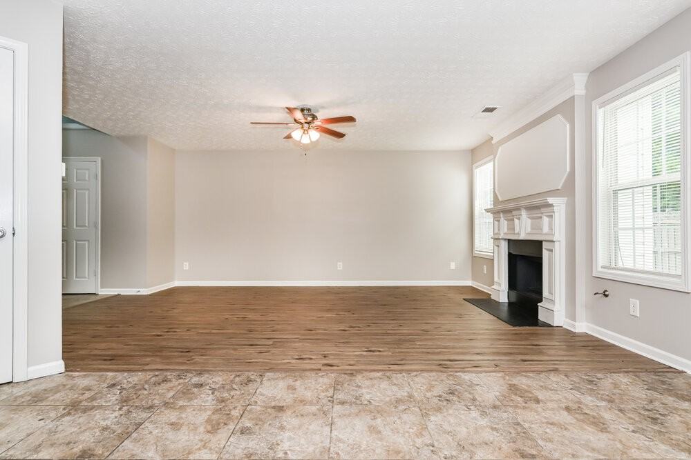 3807 Riverside Pkwy - Photo 4 of 17
