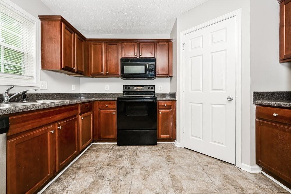 3807 Riverside Pkwy - Photo 7 of 17