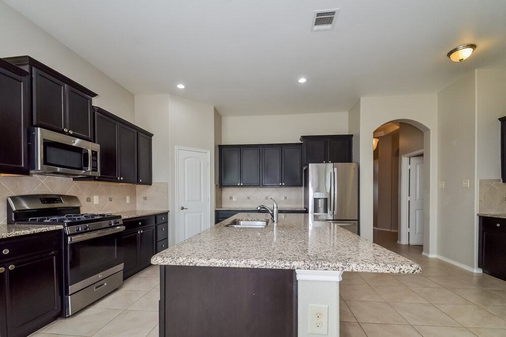 1805 Lake Pine Dr - Photo 7 of 16