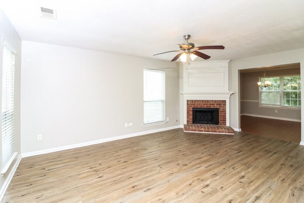 1347 Ambercrest Way - Photo 5 of 17