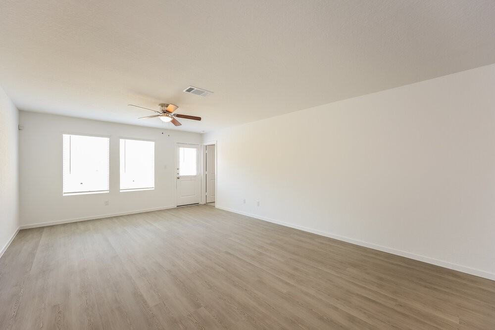 425 Payton Pl - Photo 4 of 16