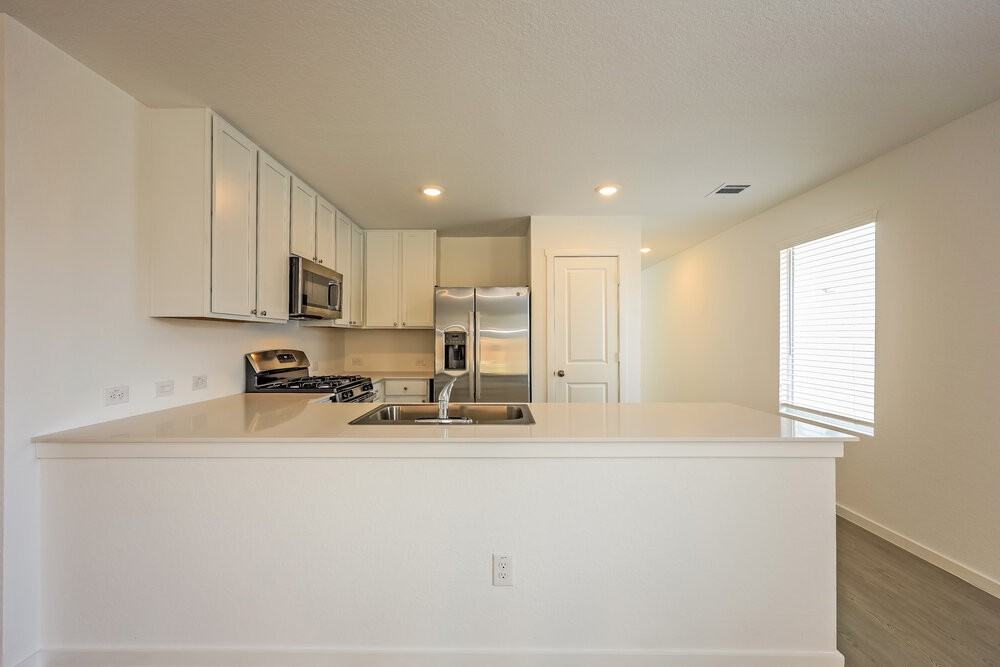 425 Payton Pl - Photo 7 of 16