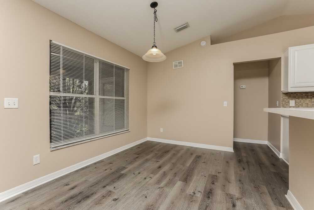 210 Bloxam Ave - Photo 4 of 16