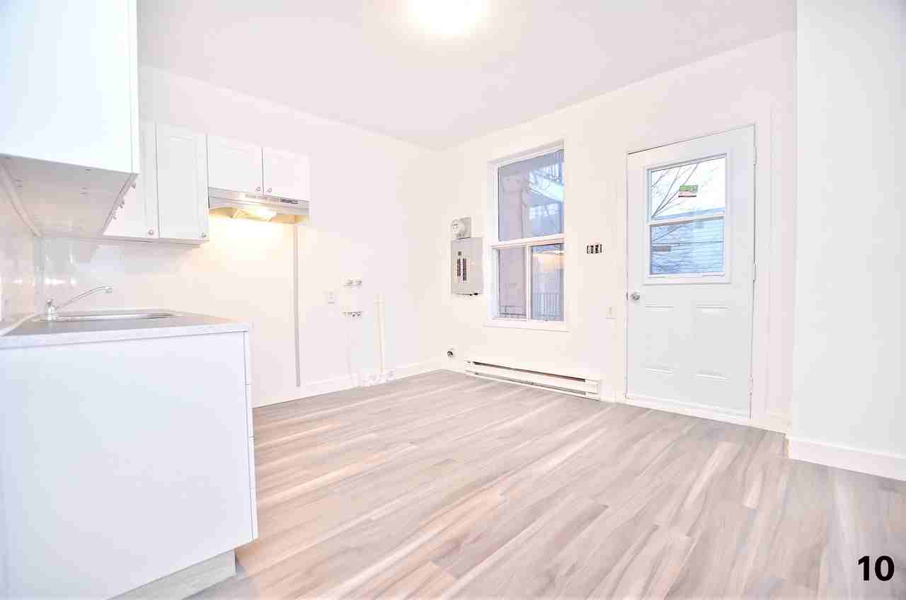 Avenue Charlemagne #2034 - Photo 6 of 12