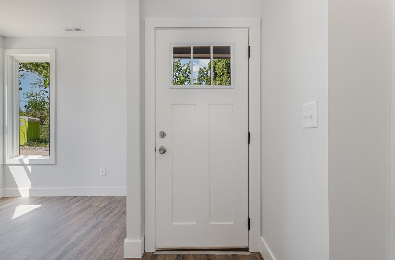 819 S Alston Ave - Photo 6 of 50