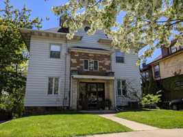 featured image of 1345 Morrison St