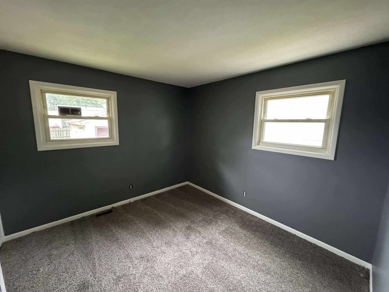 5029 47th Ave - Photo 3 of 6