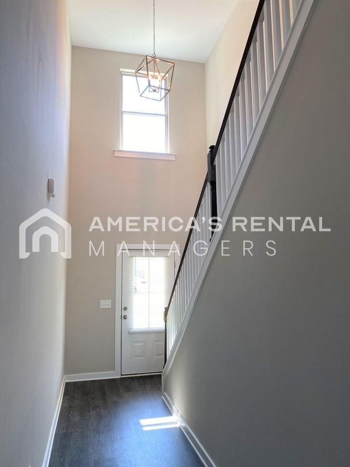 15548 Crimson Ridge Road - Photo 3 of 21