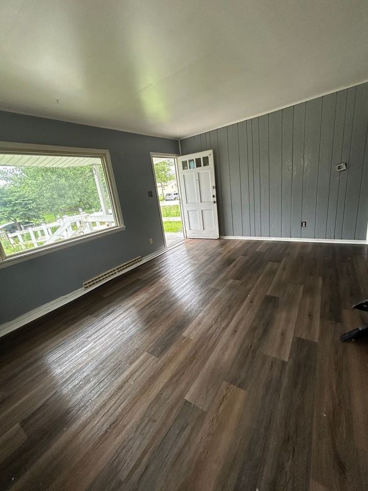 129 N Chicago St - Photo 2 of 21