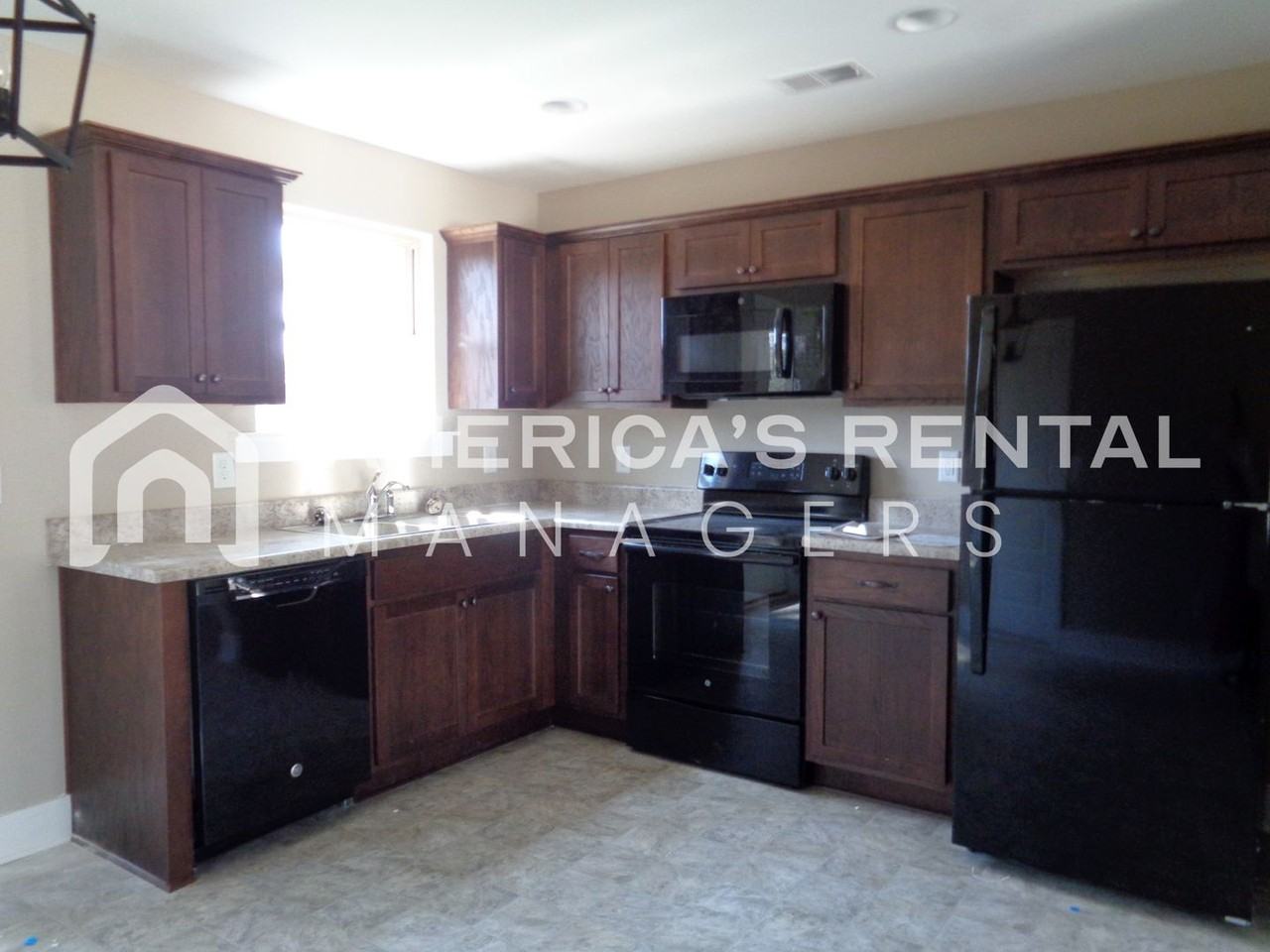 17645 Wallace Chapel Ln - Photo 3 of 18