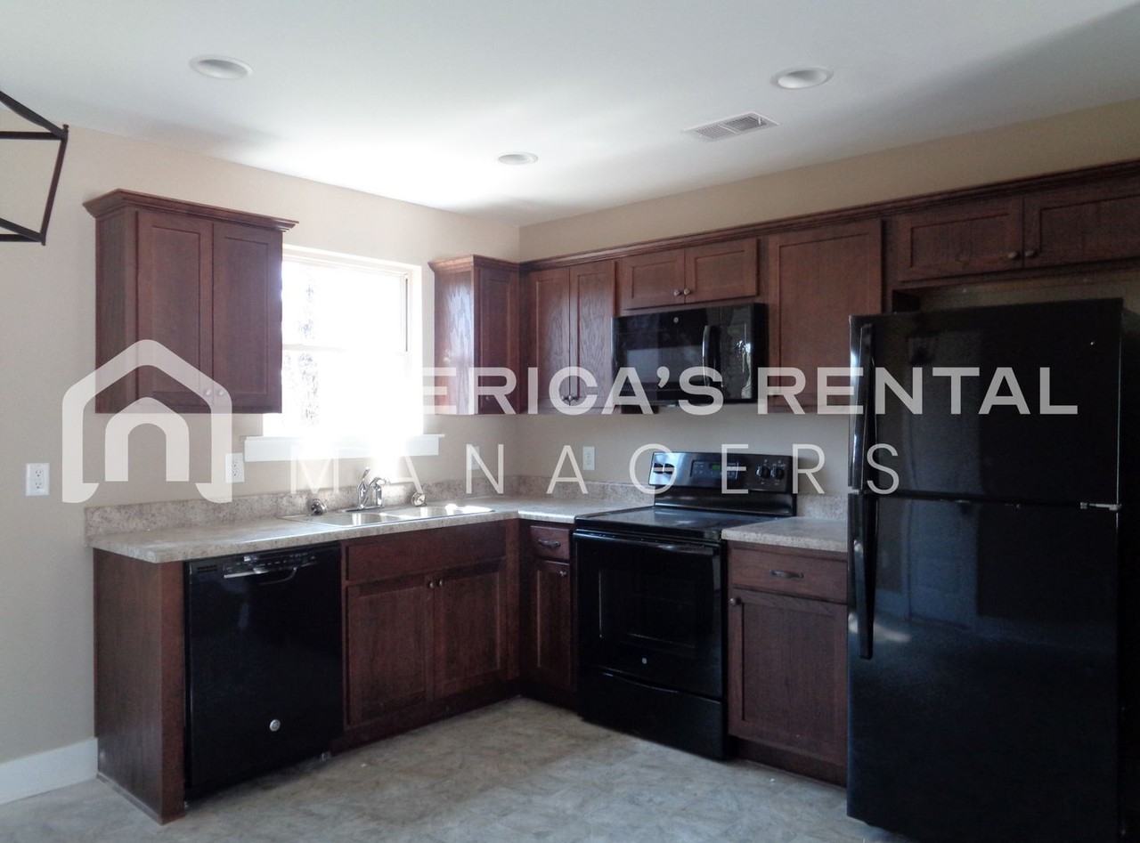 17645 Wallace Chapel Ln - Photo 6 of 18