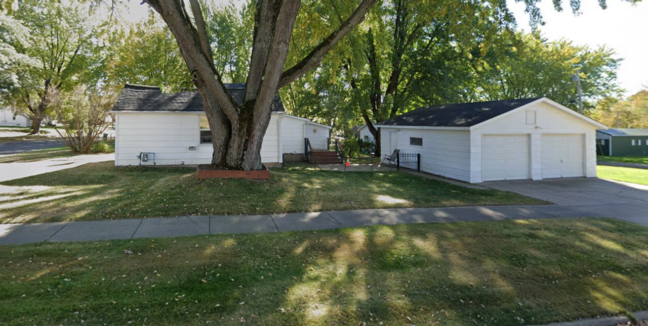 220 N 2nd St - Photo 2 of 5