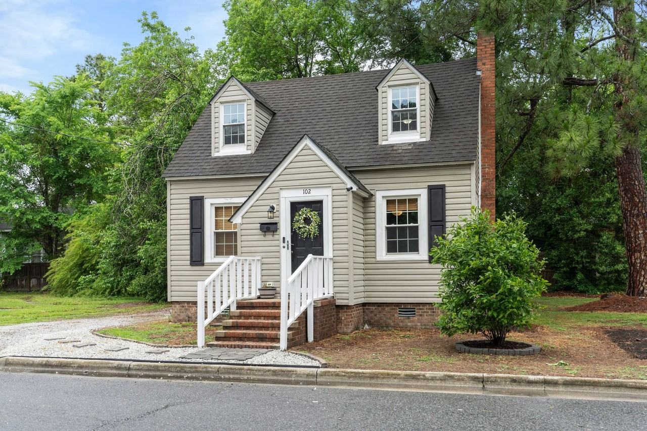 102 E 9th St - Photo 2 of 30