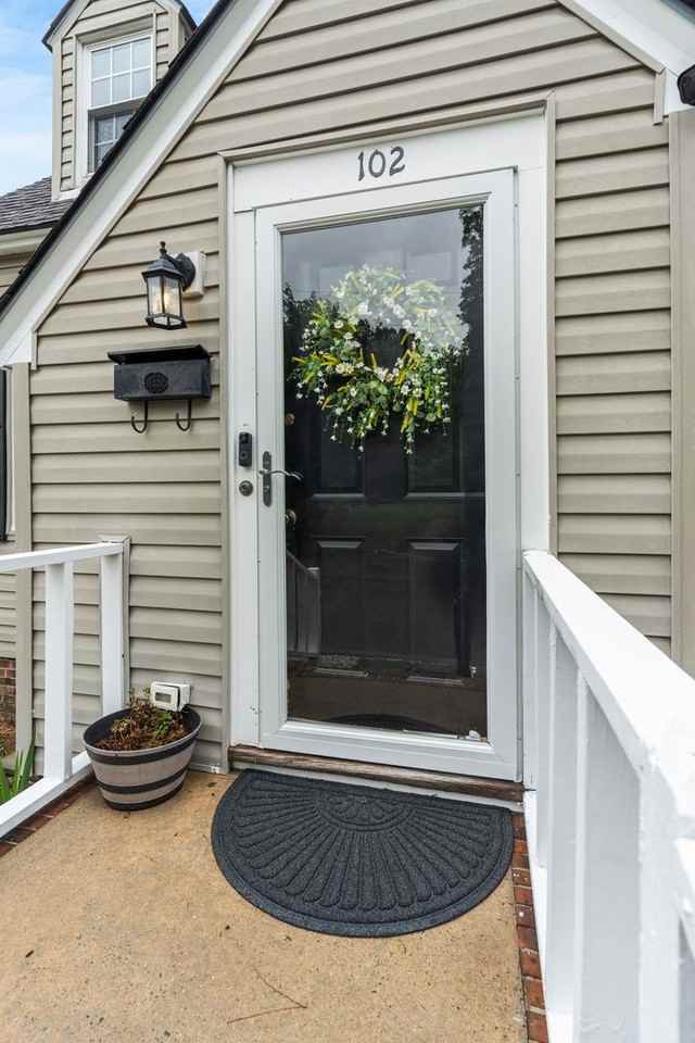 102 E 9th St - Photo 3 of 30