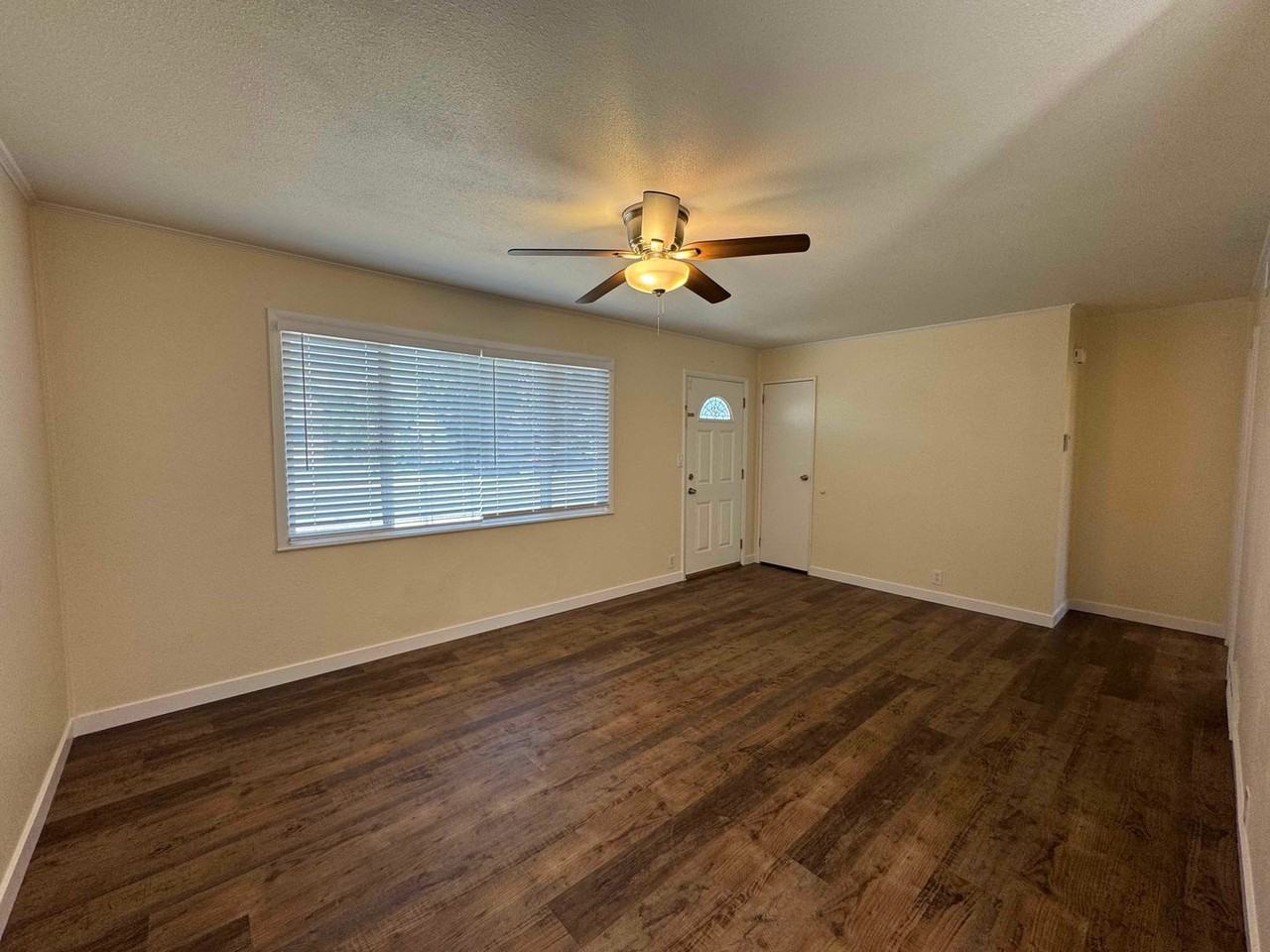 1205 Aspen Ave - Photo 3 of 12