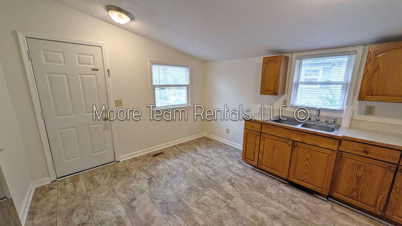 818 3rd Ave W - Photo 5 of 16