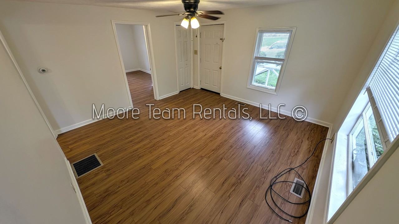 818 3rd Ave W - Photo 6 of 16