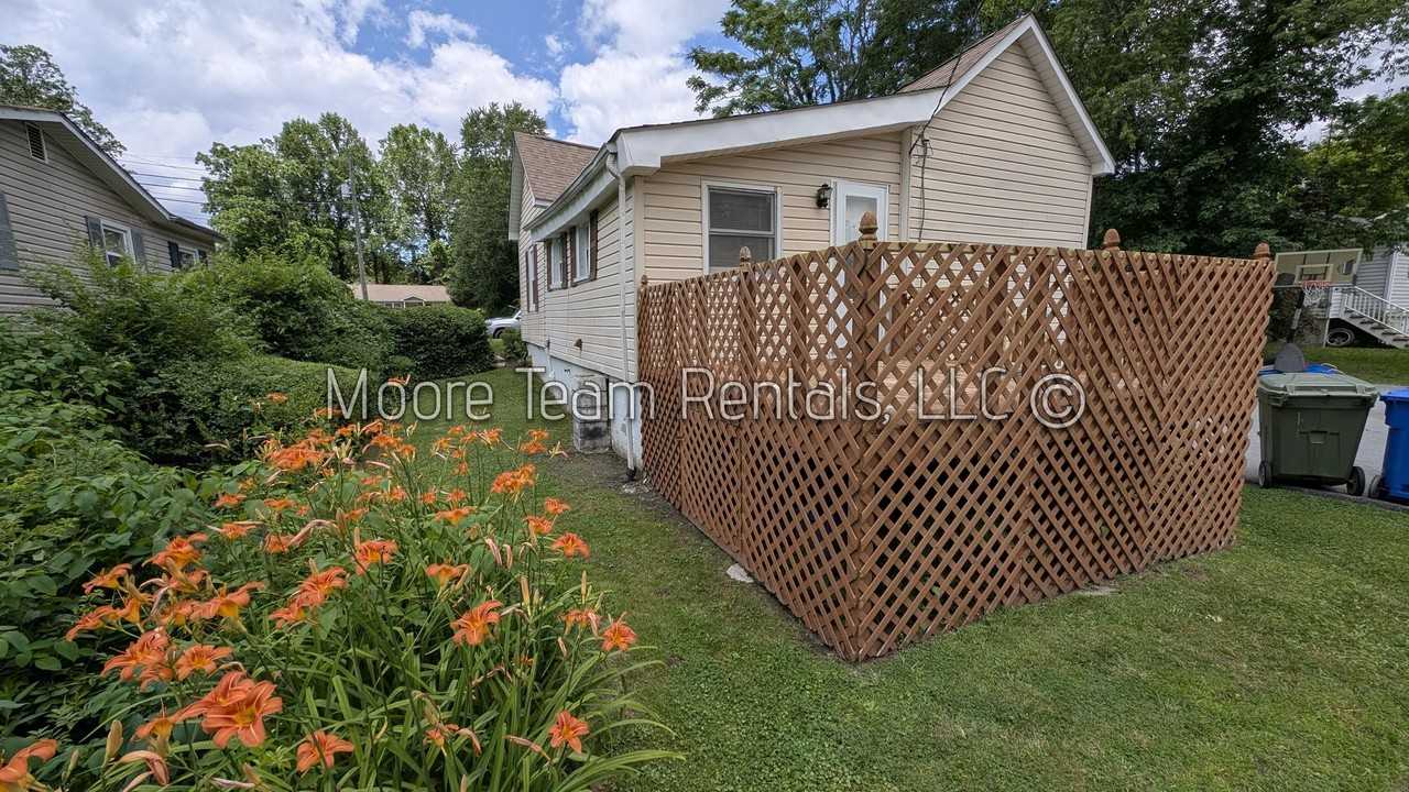 818 3rd Ave W - Photo 6 of 17