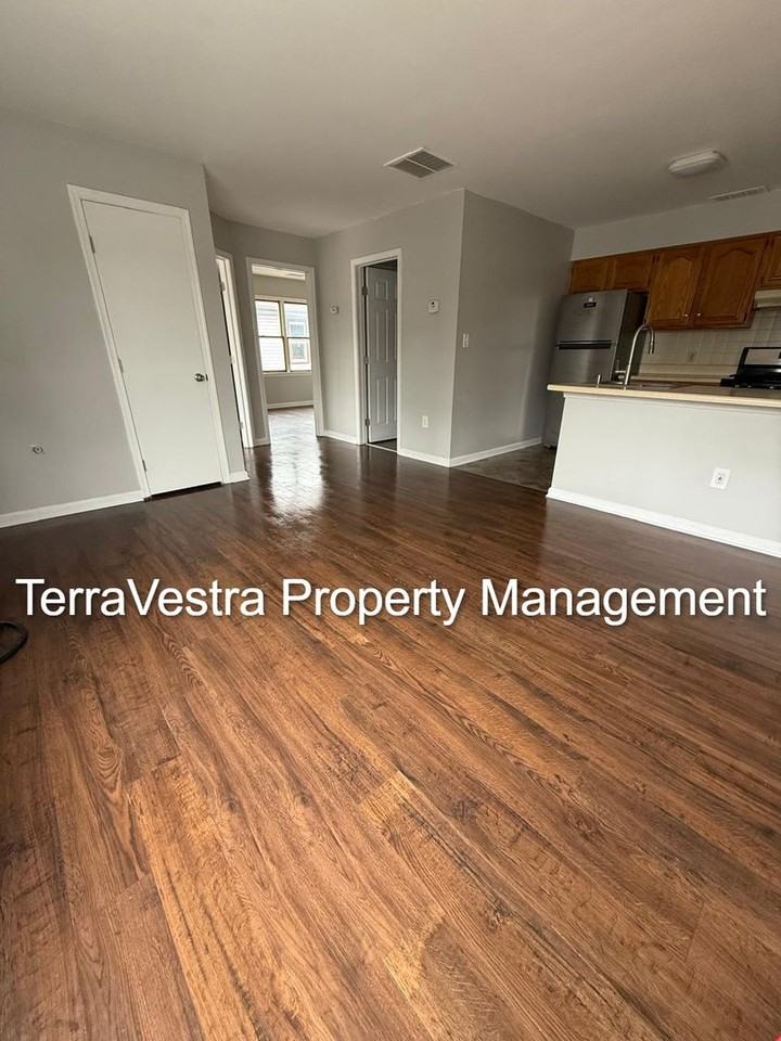 176 N Broadway - Photo 2 of 14