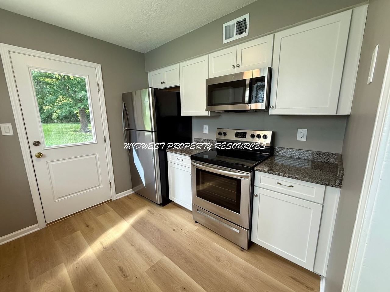 203 Nw Market Pl #B - Photo 3 of 21