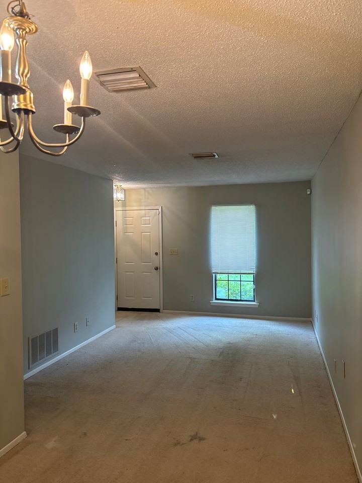 5764 Worchester Ct - Photo 4 of 22
