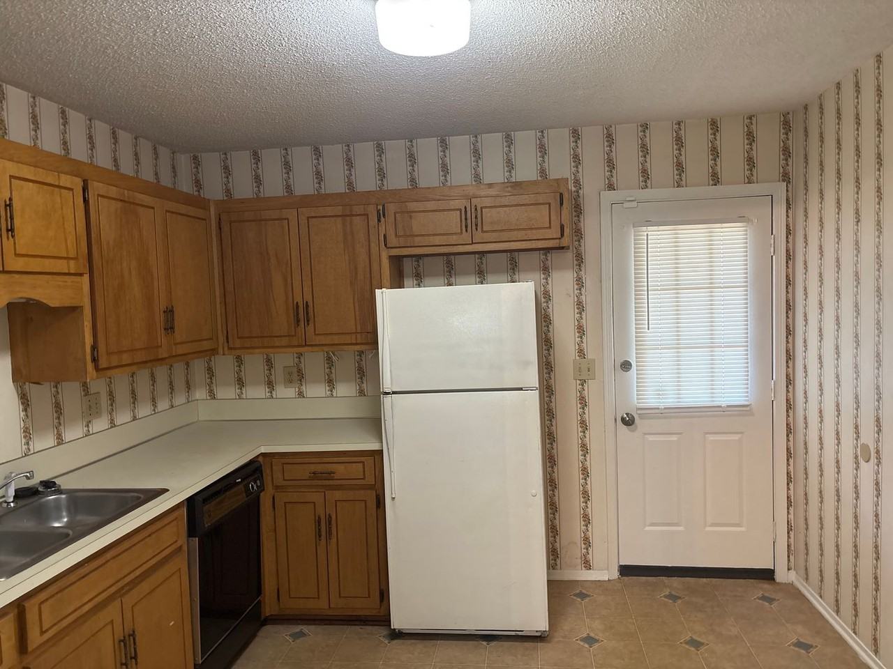 5764 Worchester Ct - Photo 5 of 22