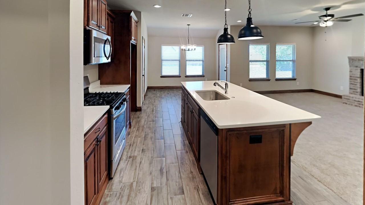 9001 Nw 143rd St - Photo 6 of 18